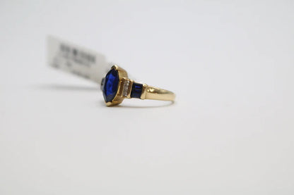 14k Yellow Gold Past, Present, And Future Lady's Ring (Size 5 3/4)