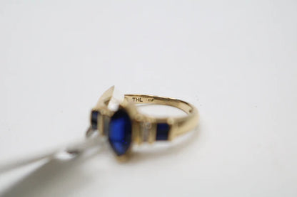 14k Yellow Gold Past, Present, And Future Lady's Ring (Size 5 3/4)