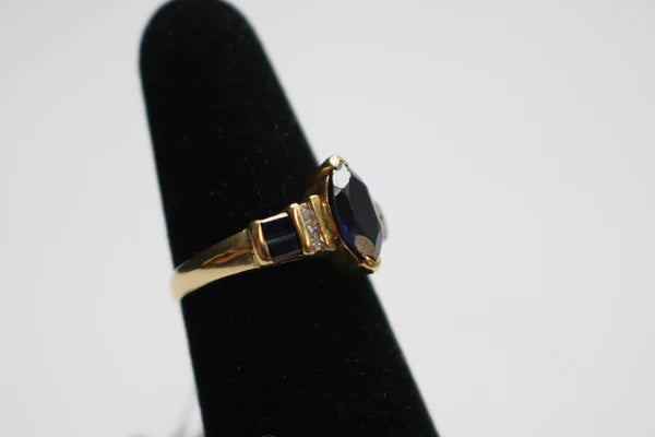 14k Yellow Gold Past, Present, And Future Lady's Ring (Size 5 3/4)