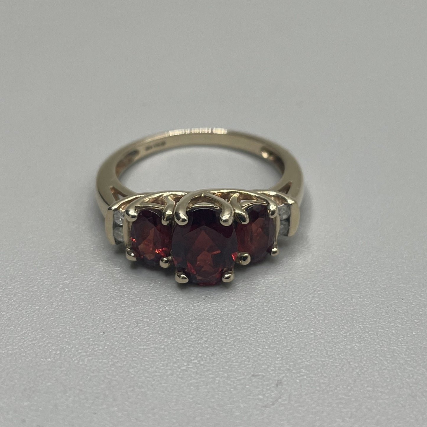 10K Yellow Gold Garnet & Diamond Ring (Diamond 0.08 CTW) (Size 7 1/4)