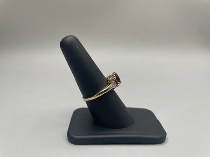 10K Yellow Gold Garnet & Diamond Ring (Diamond 0.08 CTW) (Size 7 1/4)