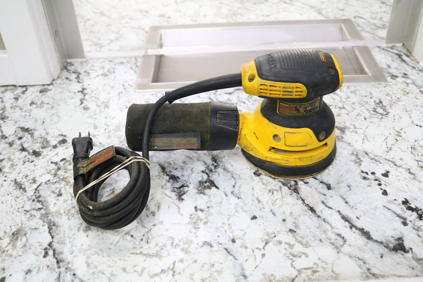 Dewalt DWE6421 Random Orbit Palm Sander