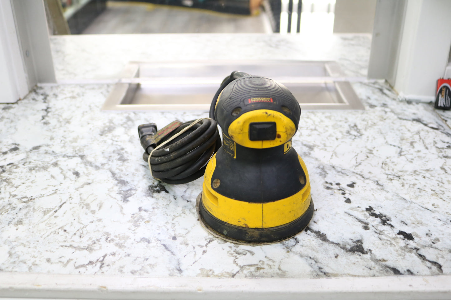 Dewalt DWE6421 Random Orbit Palm Sander