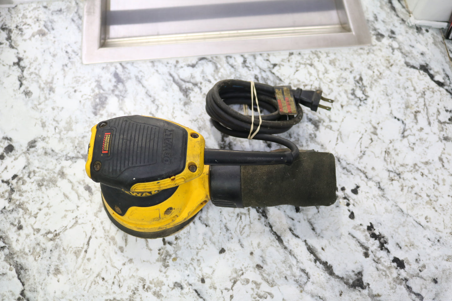 Dewalt DWE6421 Random Orbit Palm Sander