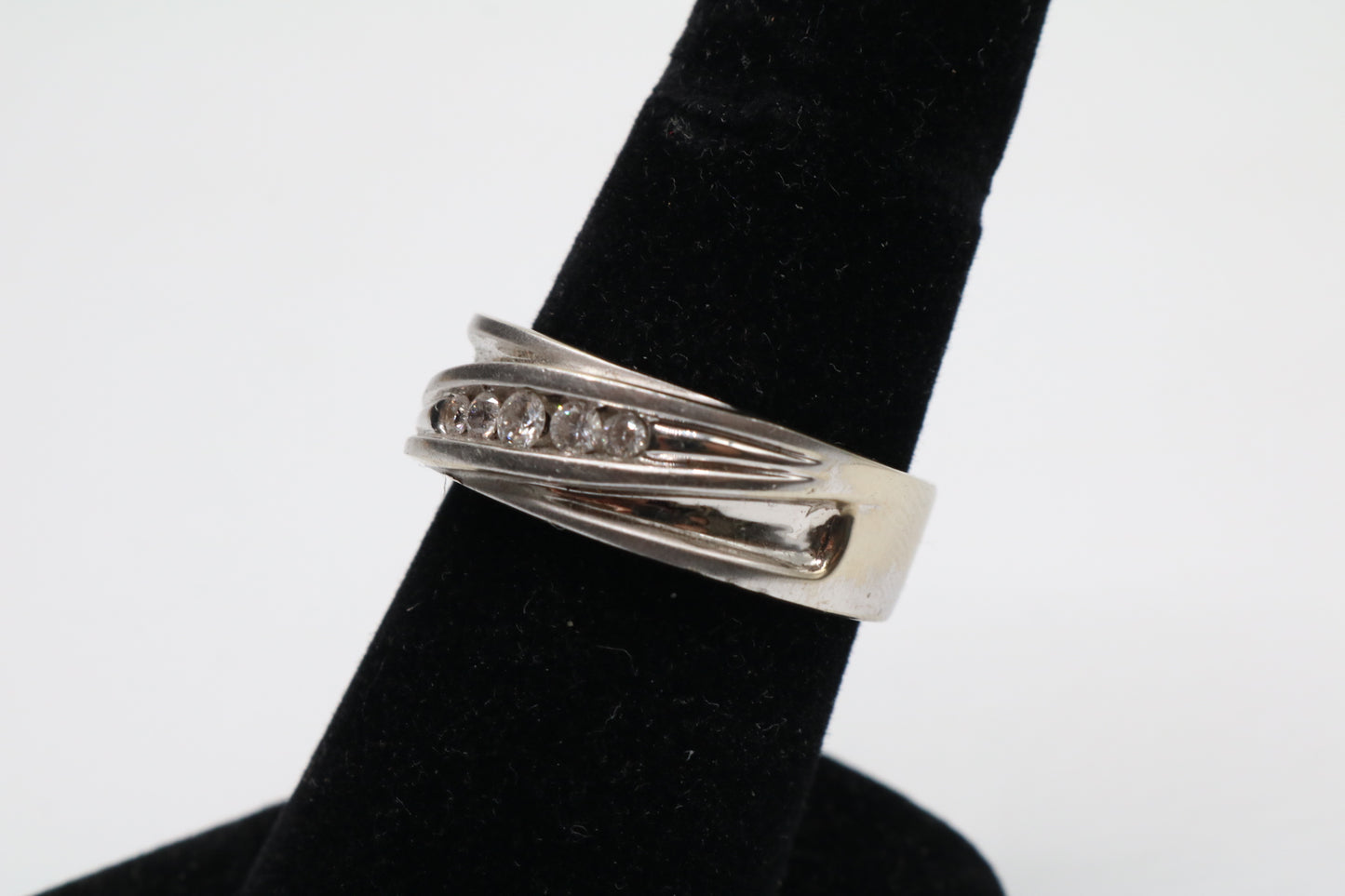 10K White Gold Channel Band Ring (Size 10)