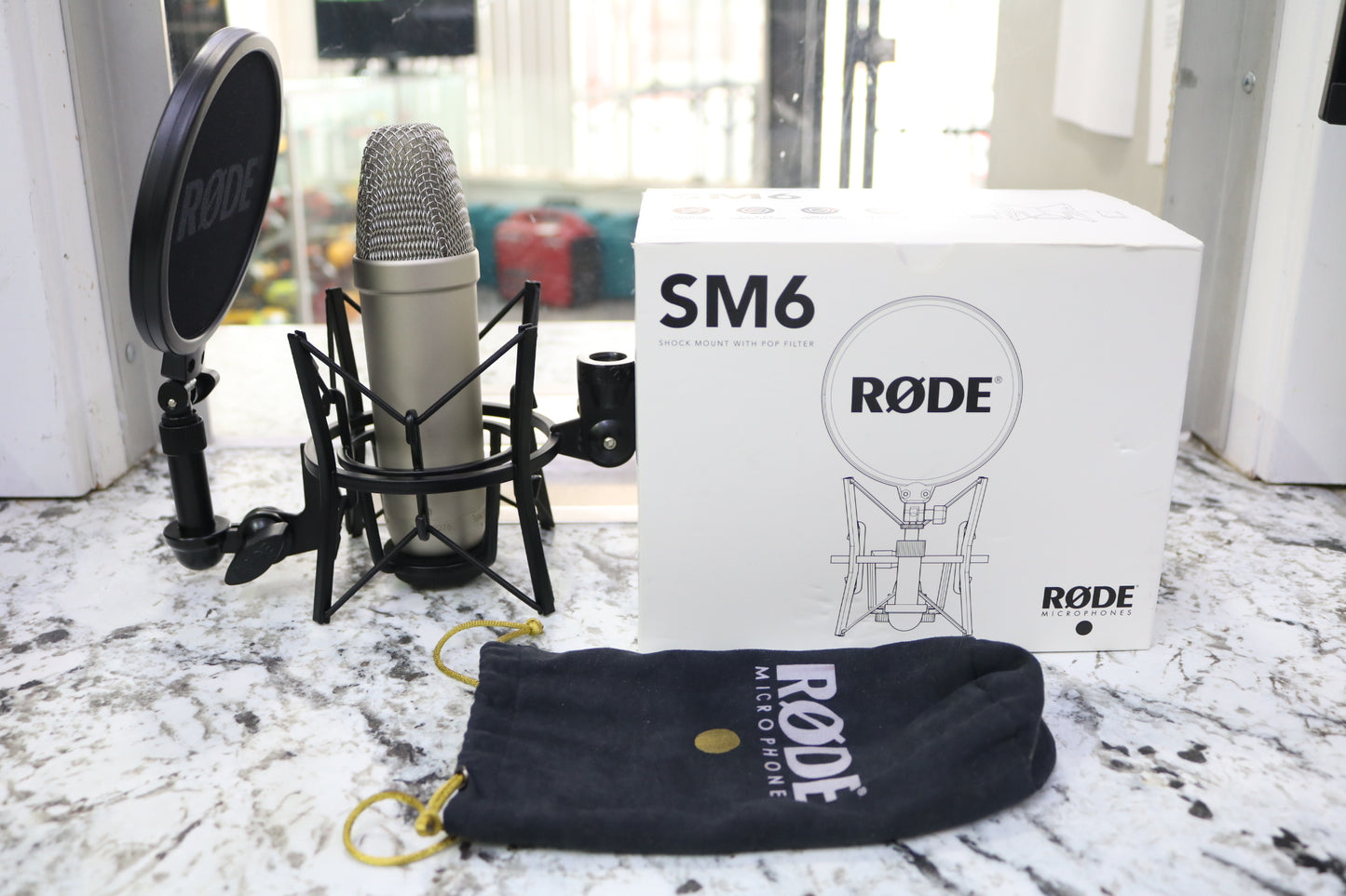 Rode NT1-A Large-Diaphragm Condenser Microphone w/ SM6 Shock Mount - Pre-Owned