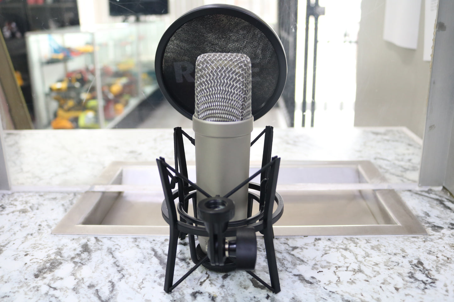 Rode NT1-A Large-Diaphragm Condenser Microphone w/ SM6 Shock Mount - Pre-Owned