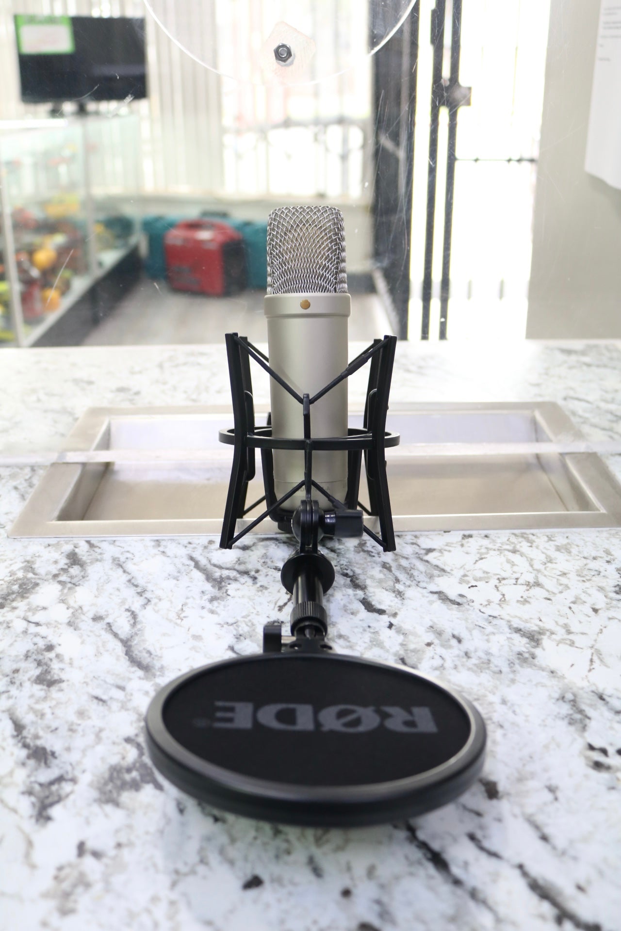 Rode NT1-A Large-Diaphragm Condenser Microphone w/ SM6 Shock Mount - Pre-Owned