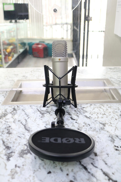 Rode NT1-A Large-Diaphragm Condenser Microphone w/ SM6 Shock Mount - Pre-Owned