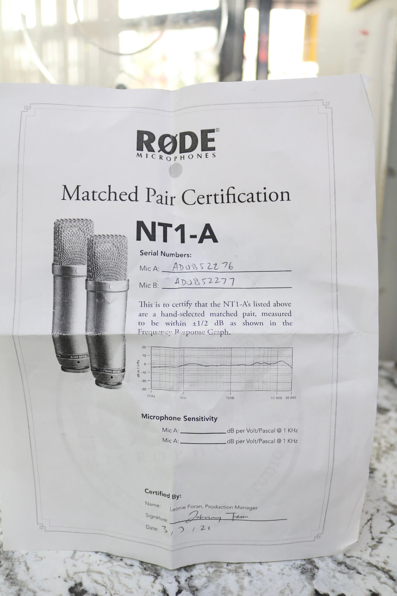 Rode NT1-A Large-Diaphragm Condenser Microphone w/ SM6 Shock Mount - Pre-Owned