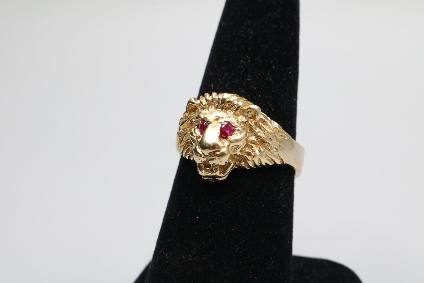 14k Yellow Gold Lion Ring w/Red Stone (Size 9 1/2)