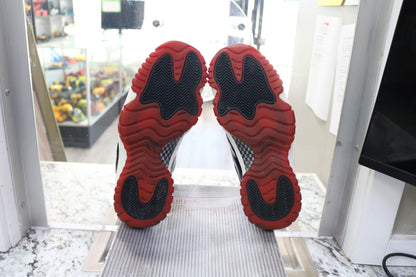 Air Jordan 11 Retro Bred 2001 Release (Size 7 Men)