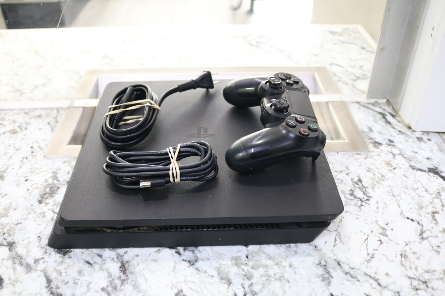 Sony PS4 Slim CUH-2215B 1TB Console