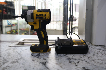 Dewalt DCF887 Cordless Impact Driver w/ charger