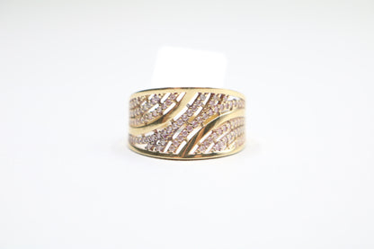 14k Yellow Gold Clear Stone Pave Wavy Ring (Size 7 3/4)