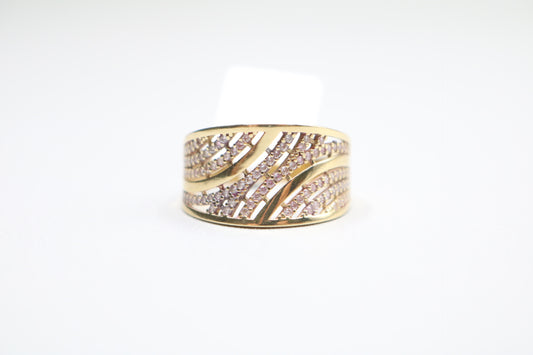 14k Yellow Gold Clear Stone Pave Wavy Ring (Size 7 3/4)