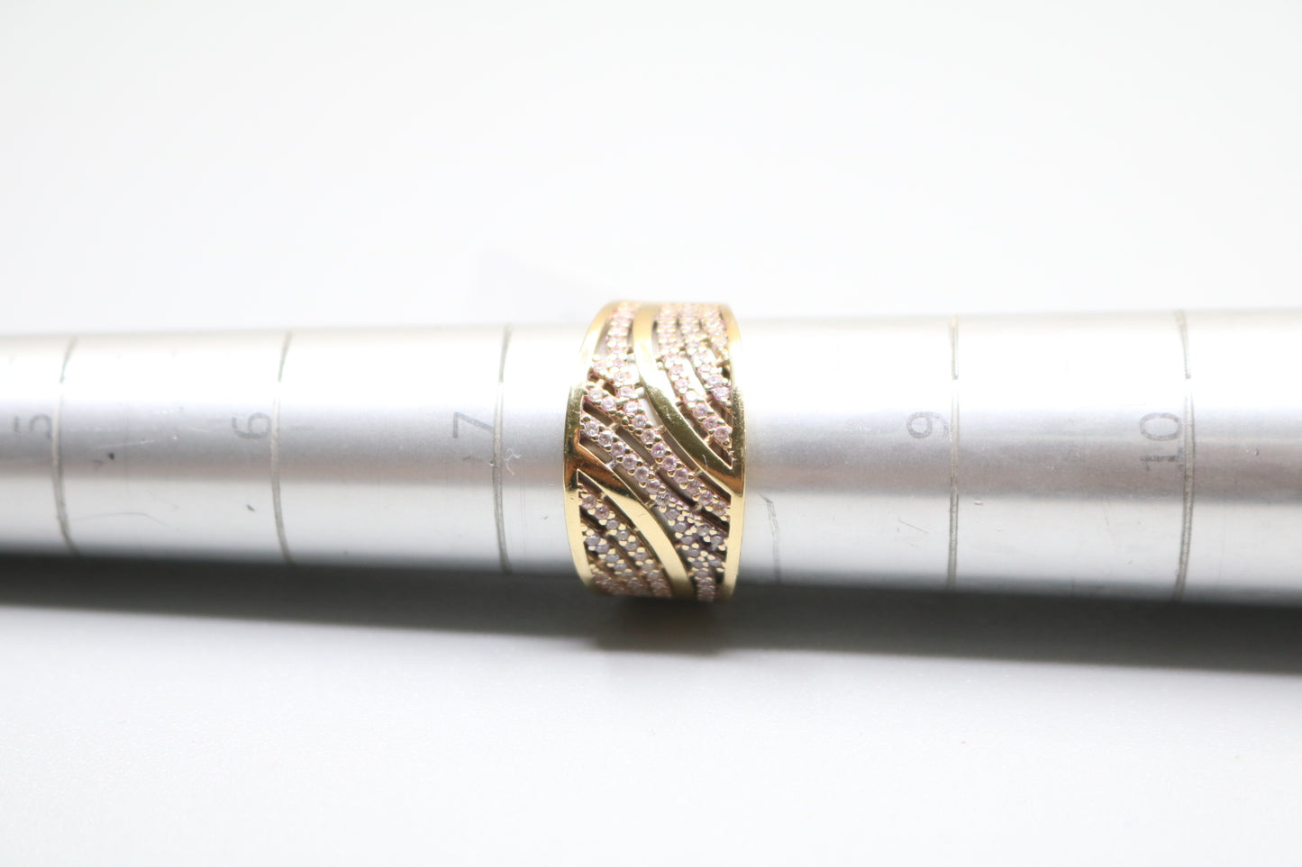 14k Yellow Gold Clear Stone Pave Wavy Ring (Size 7 3/4)
