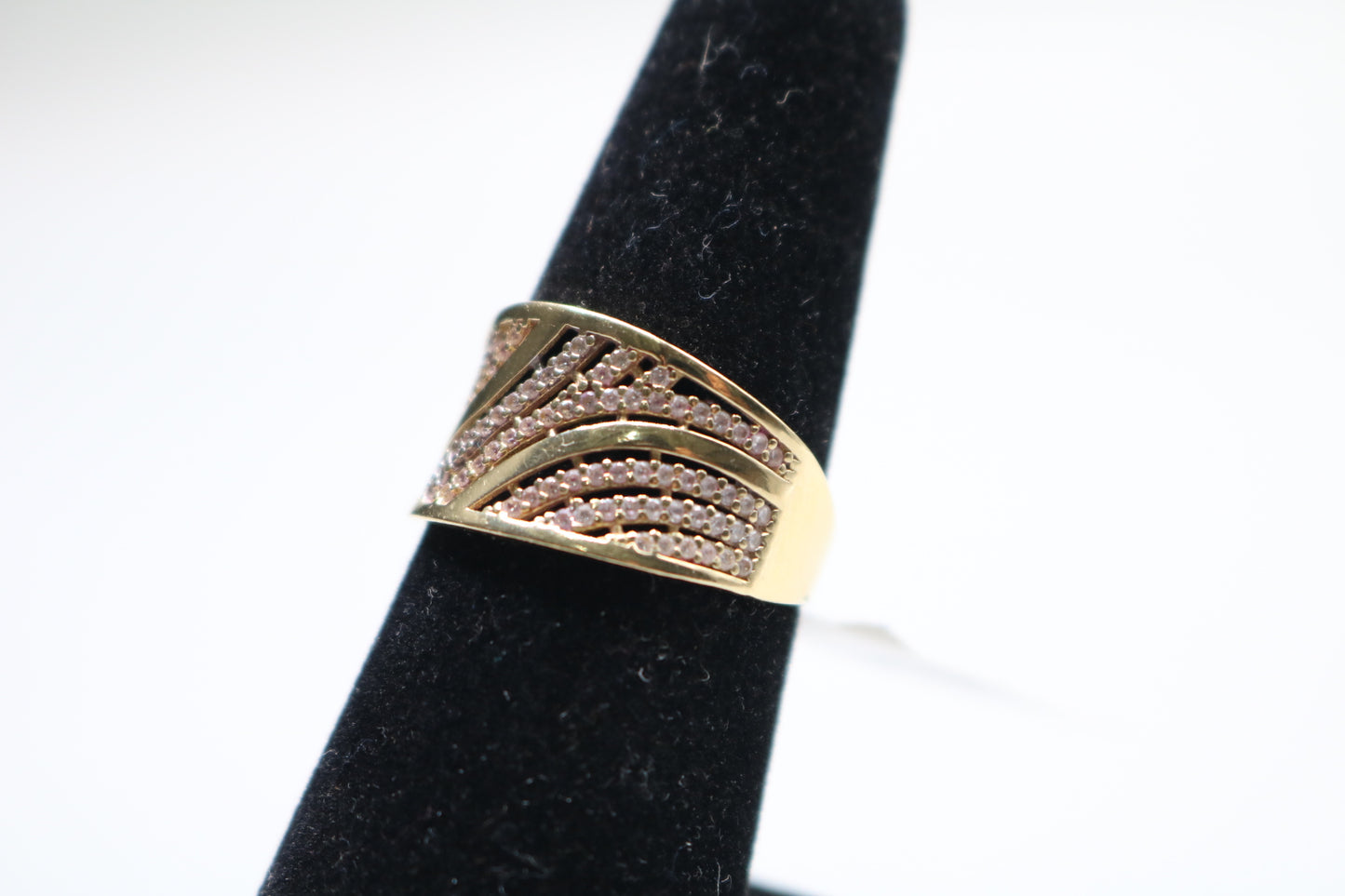 14k Yellow Gold Clear Stone Pave Wavy Ring (Size 7 3/4)