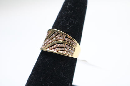 14k Yellow Gold Clear Stone Pave Wavy Ring (Size 7 3/4)