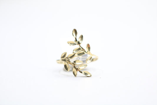 14k Yellow Gold Fancy Leaf Ring (size 7 1/2)