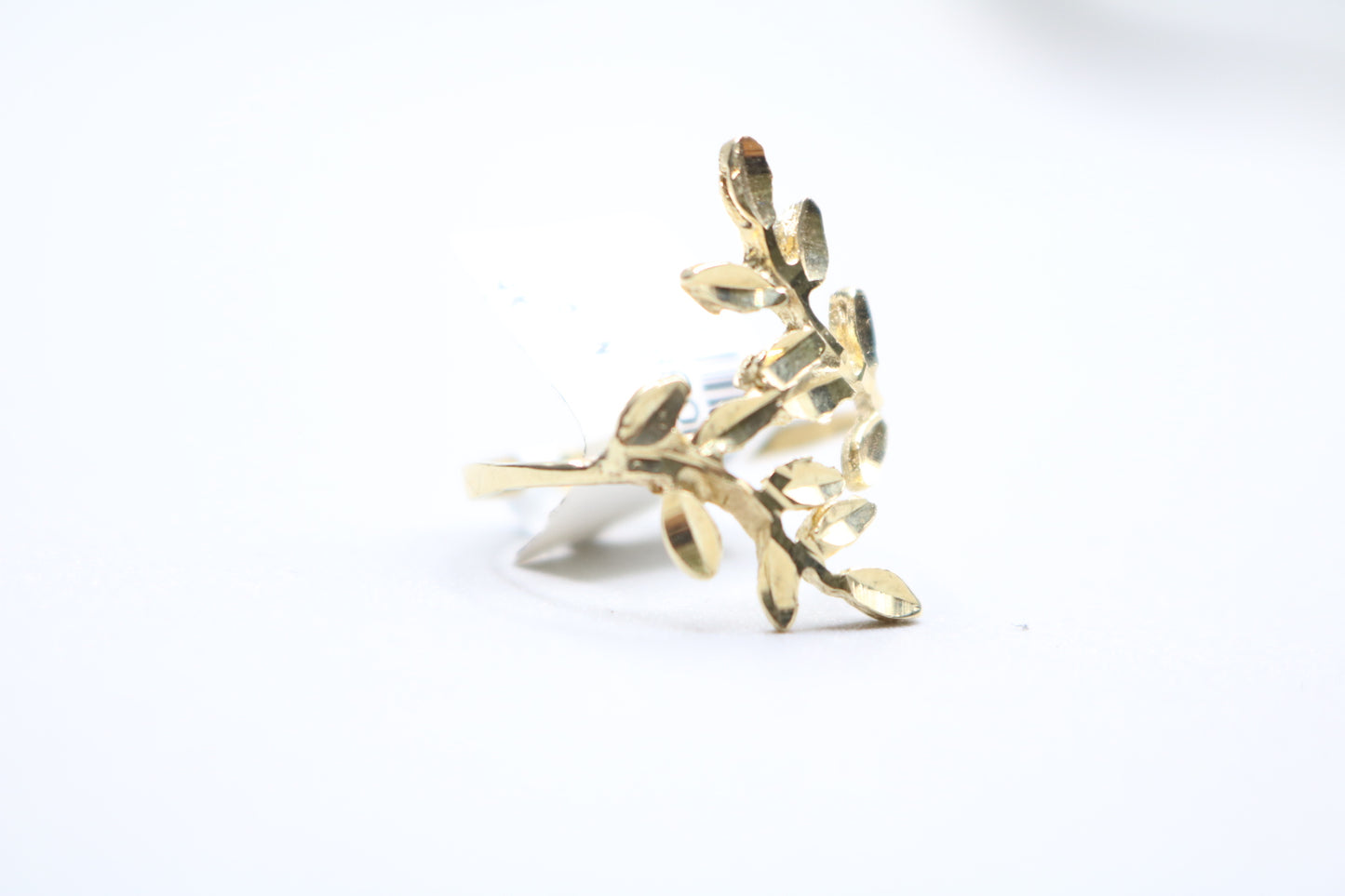 14k Yellow Gold Fancy Leaf Ring (size 7 1/2)