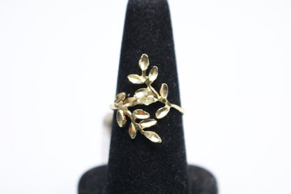 14k Yellow Gold Fancy Leaf Ring (size 7 1/2)