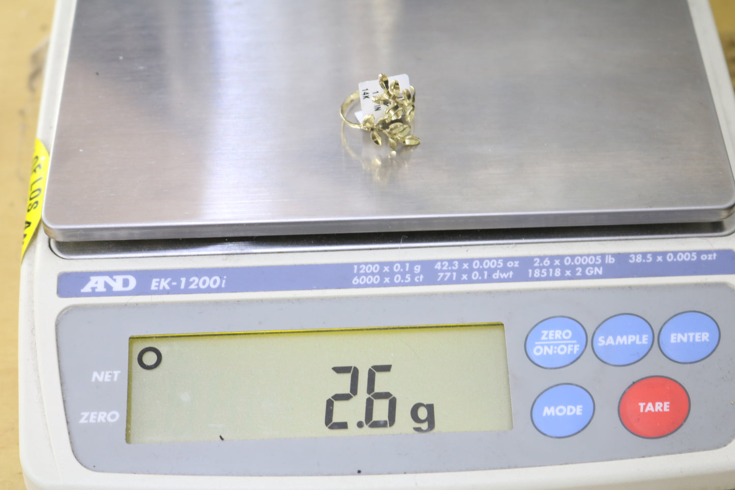 14k Yellow Gold Fancy Leaf Ring (size 7 1/2)