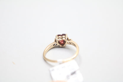 10k Yellow Gold Fancy Heart Ring (Size 5 3/4)