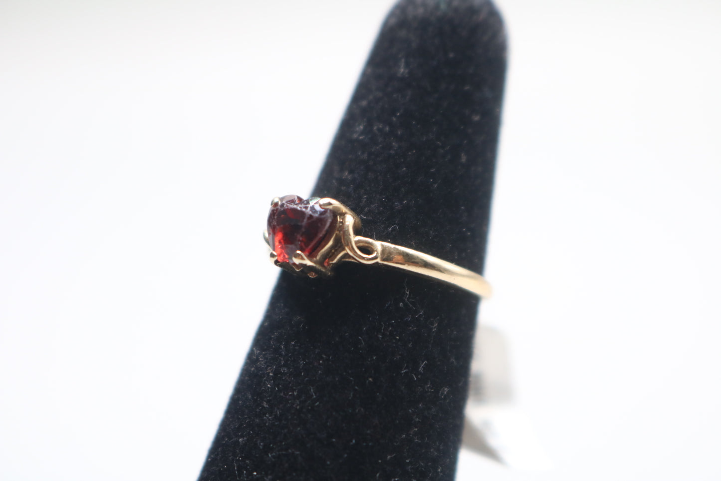 10k Yellow Gold Fancy Heart Ring (Size 5 3/4)