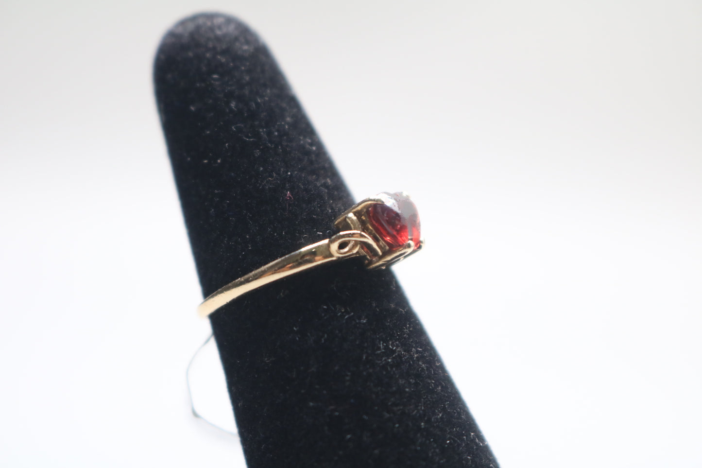 10k Yellow Gold Fancy Heart Ring (Size 5 3/4)