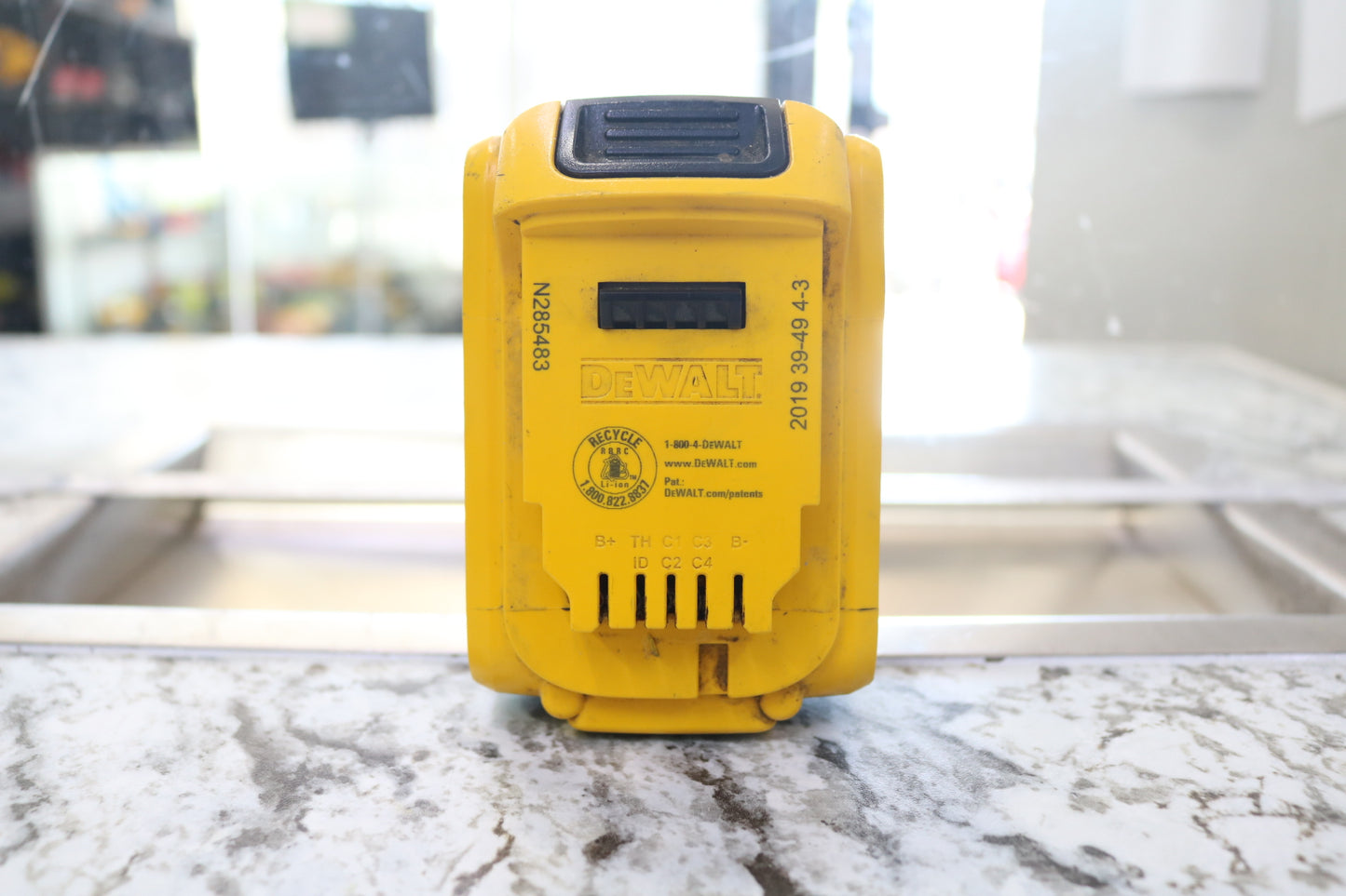 Dewalt DCB204 20V Max 4.0 AH XR Lithium Ion Battery