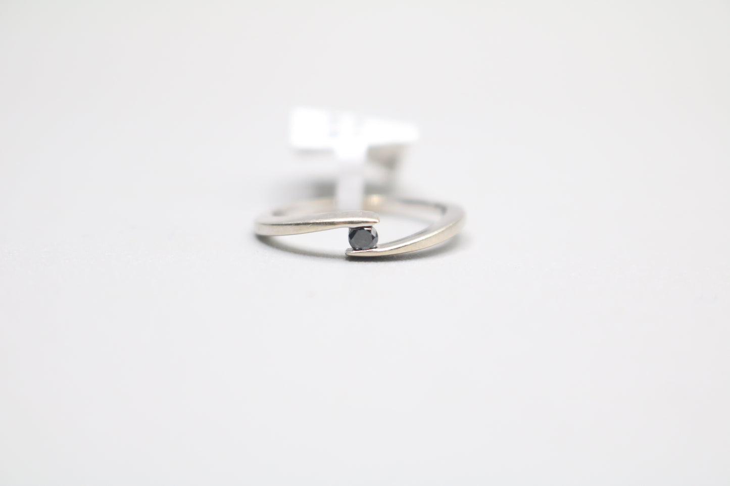 14k White Gold Black Stone Bypass Ring (Size 5 3/4)
