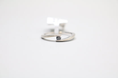 14k White Gold Black Stone Bypass Ring (Size 5 3/4)