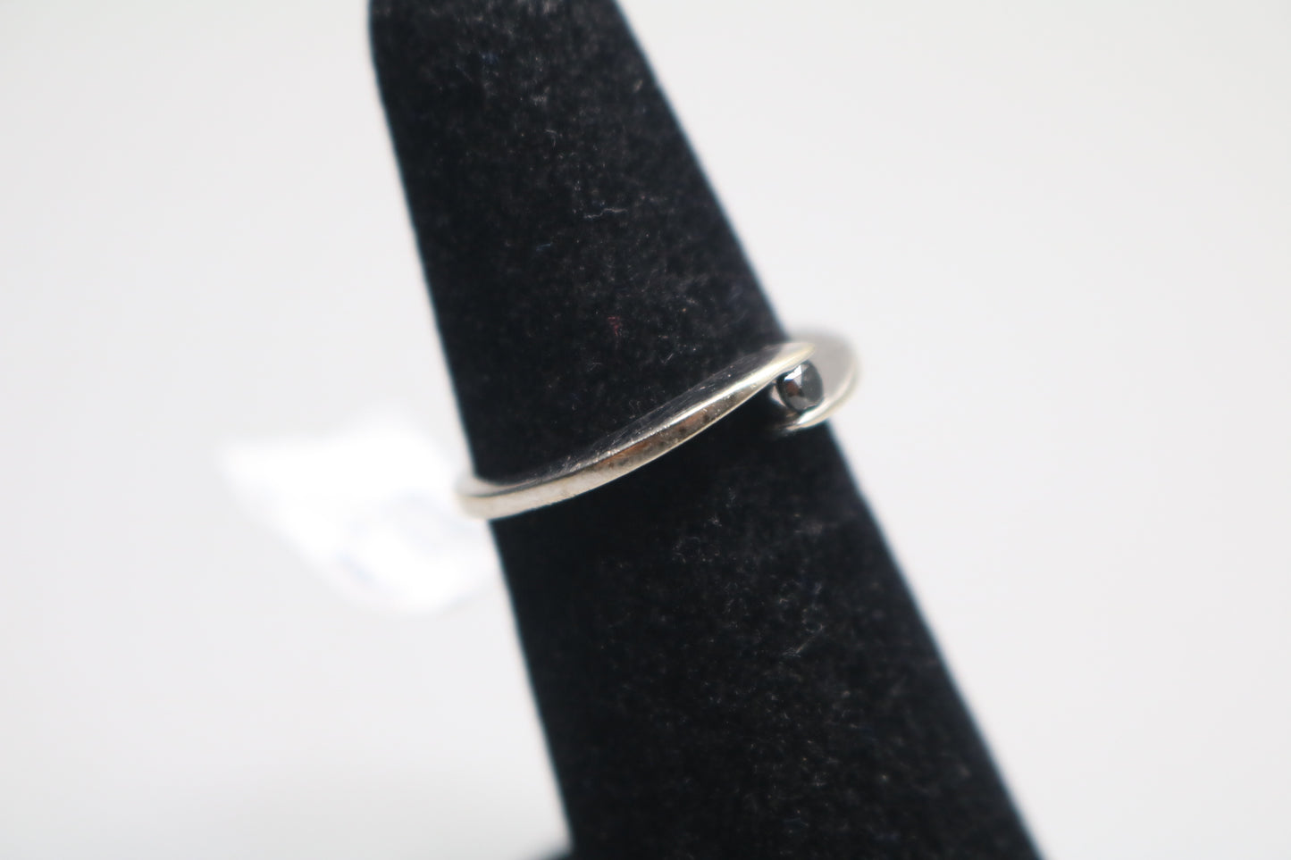 14k White Gold Black Stone Bypass Ring (Size 5 3/4)