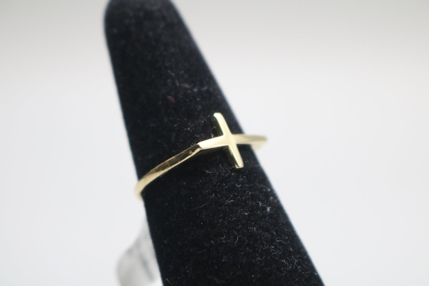 14k Yellow Gold Cross Band Ring (Size 6 1/2)
