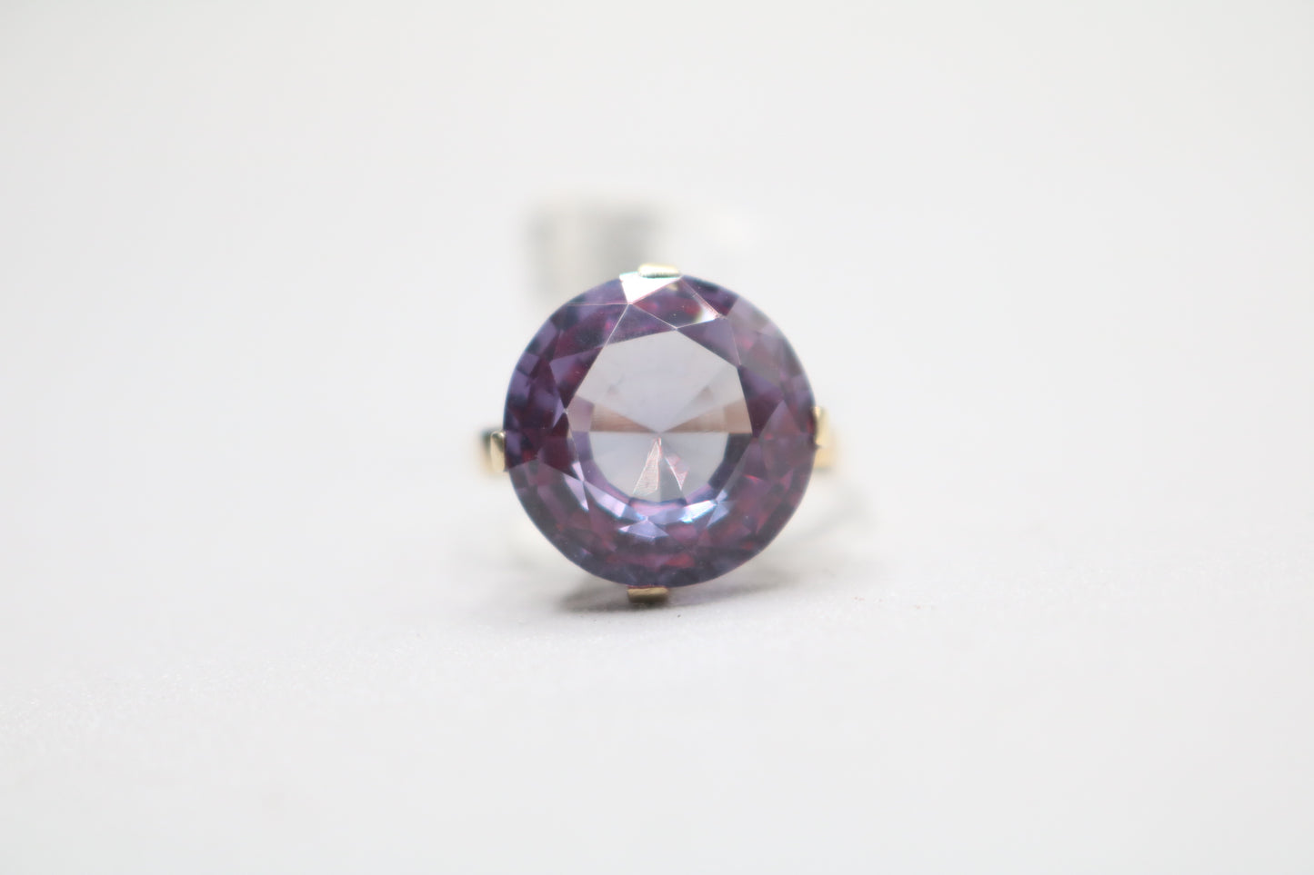 14k Yellow Gold Purple Solitaire Ring (Size 7)