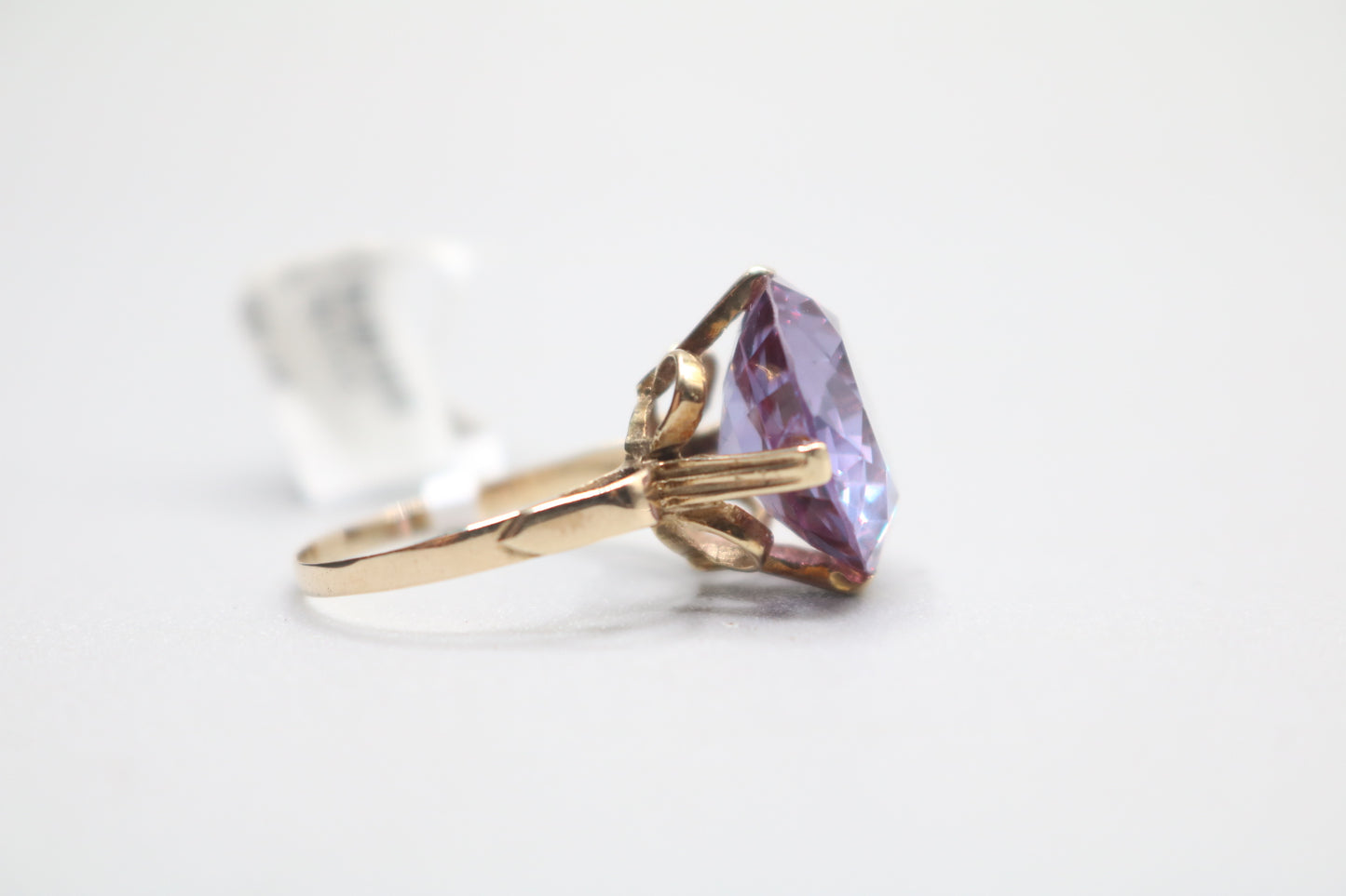 14k Yellow Gold Purple Solitaire Ring (Size 7)