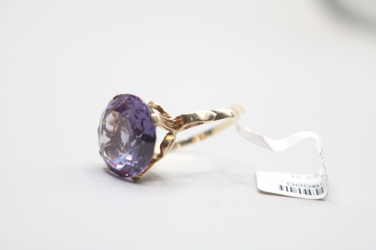 14k Yellow Gold Purple Solitaire Ring (Size 7)