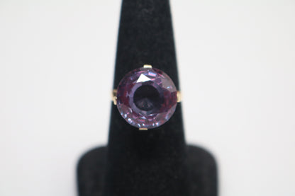 14k Yellow Gold Purple Solitaire Ring (Size 7)
