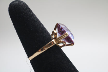 14k Yellow Gold Purple Solitaire Ring (Size 7)