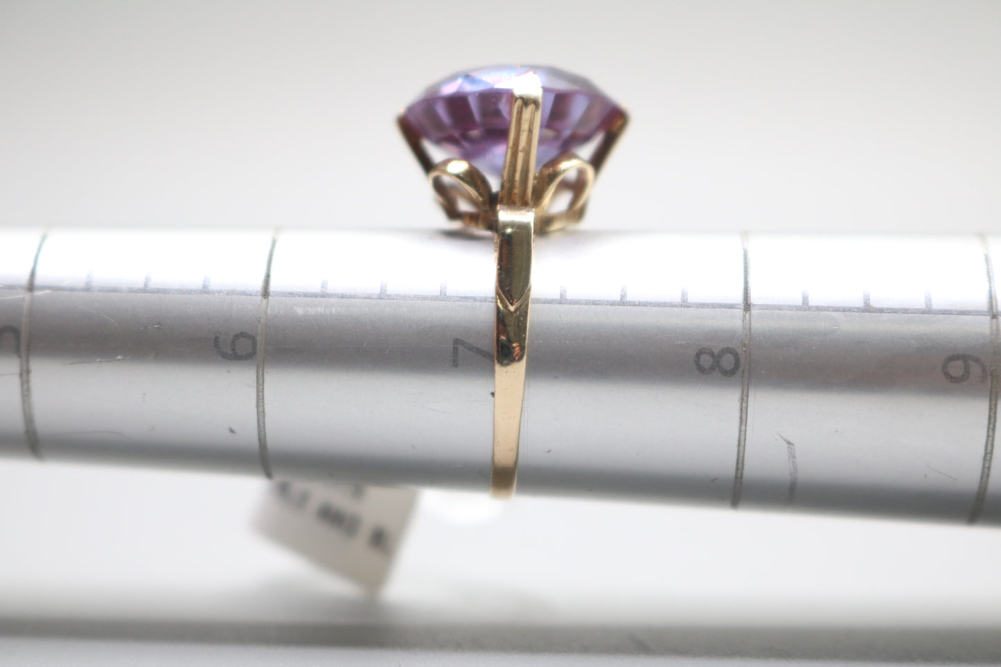 14k Yellow Gold Purple Solitaire Ring (Size 7)
