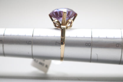 14k Yellow Gold Purple Solitaire Ring (Size 7)