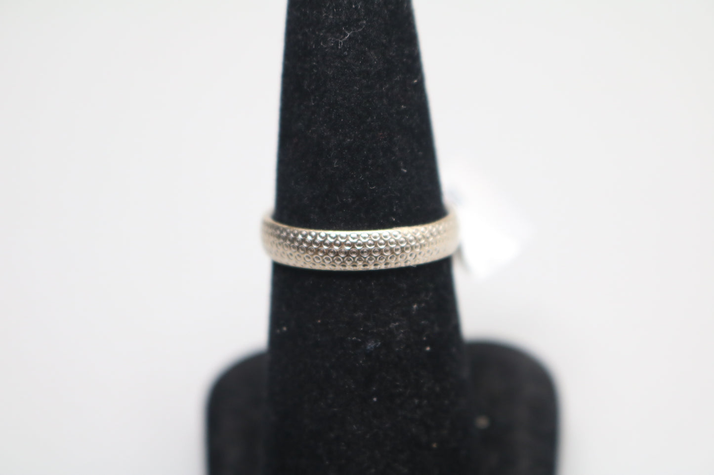 14k White Gold Fancy Band Ring (Size 7)