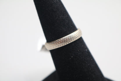 14k White Gold Fancy Band Ring (Size 7)