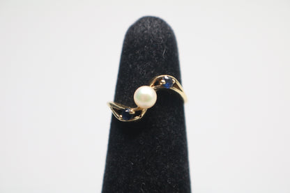 14k Yellow Gold Blue Stone Bypass With Center Pearl (Size 3 1/2)