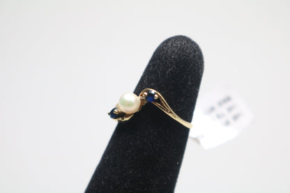 14k Yellow Gold Blue Stone Bypass With Center Pearl (Size 3 1/2)