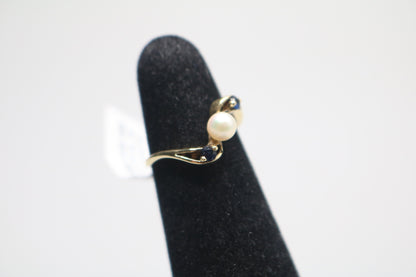 14k Yellow Gold Blue Stone Bypass With Center Pearl (Size 3 1/2)