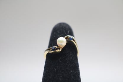 14k Yellow Gold Blue Stone Bypass With Center Pearl (Size 3 1/2)