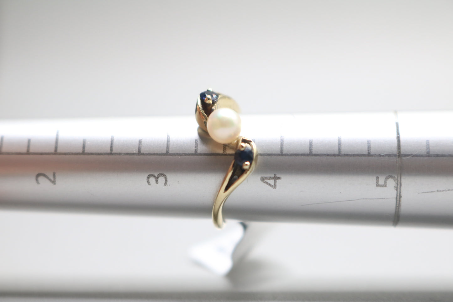 14k Yellow Gold Blue Stone Bypass With Center Pearl (Size 3 1/2)