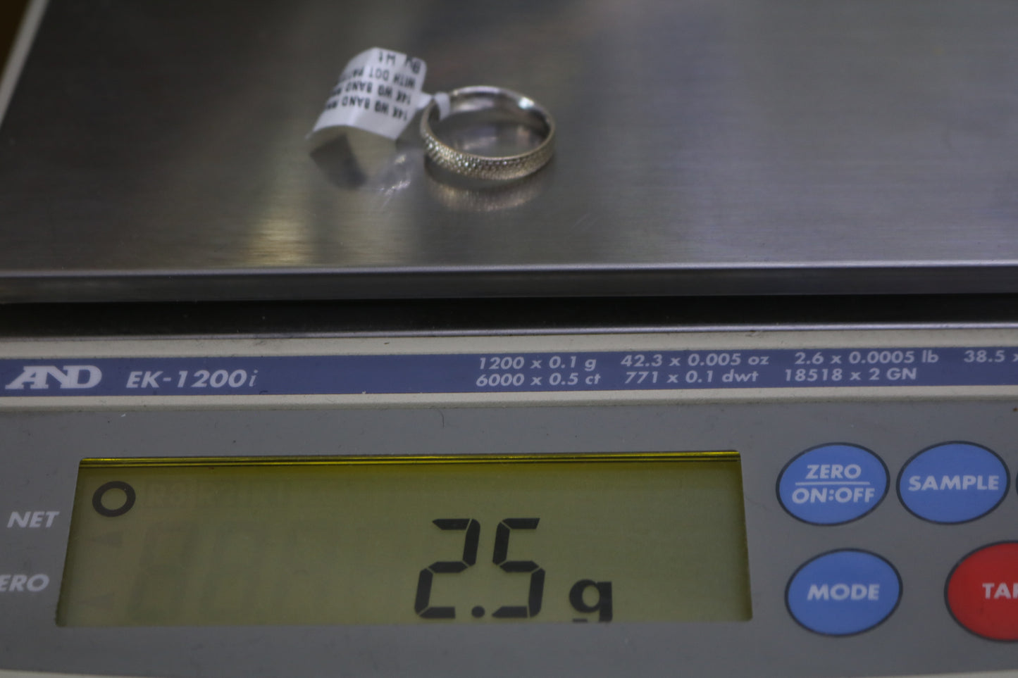 14k White Gold Fancy Band Ring (Size 7)